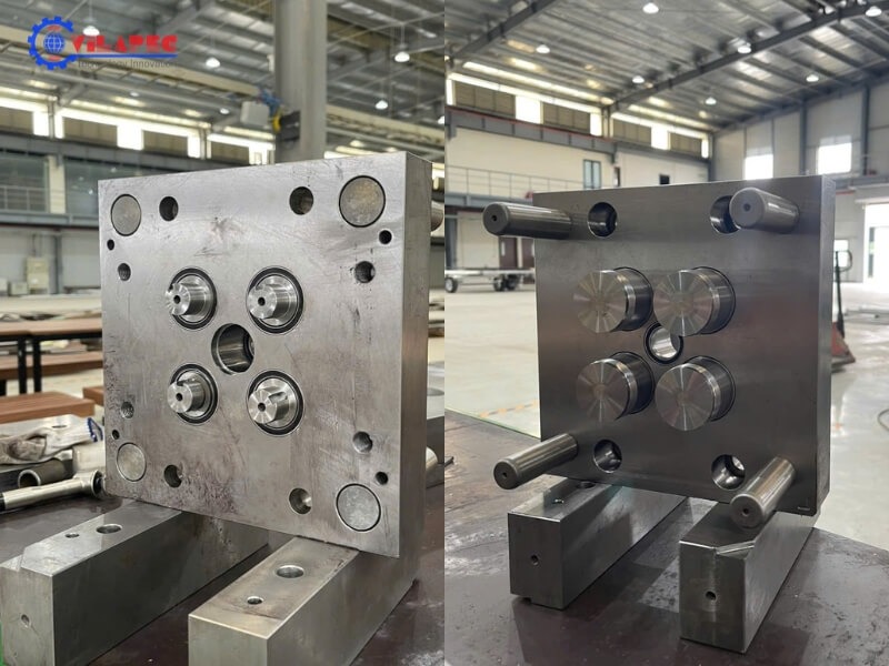 2 mặt của vỏ khuôn đực hay còn gọi là tấm di động