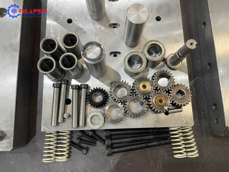hình ảnh guide pins và guide bushings cùng các linh kiện khuôn ép nhựa